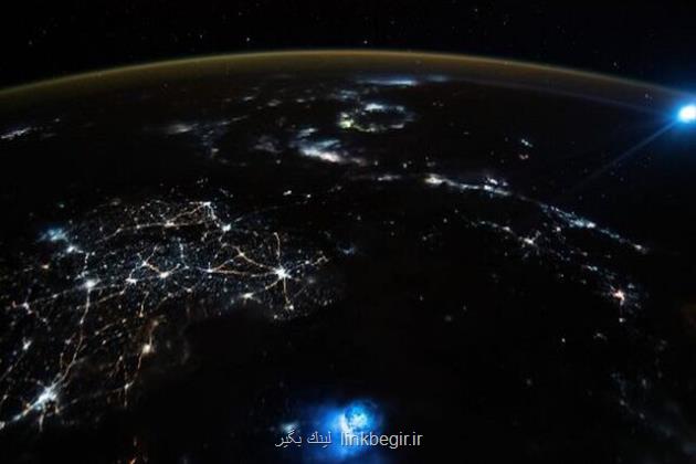 شکار حباب های عجیب آبی رنگ در جو زمین