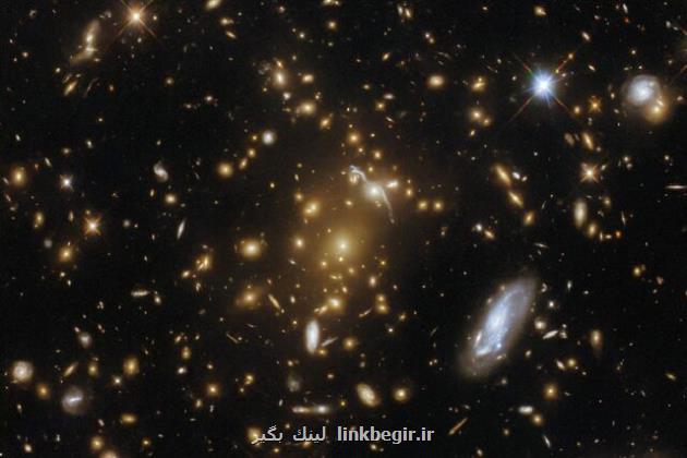 نگاه تلسکوپ هابل به قلب یک خوشه کهکشانی هیولایی