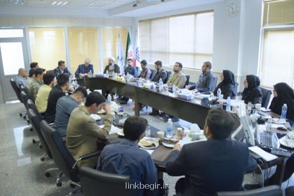 نشست گفتگوی نخبگان با حضور رییس سازمان فضایی